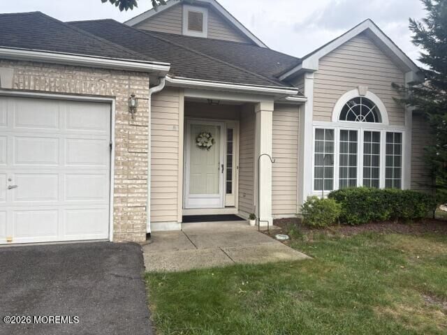Property Photo:  8 Llewellyn Court  NJ 08527 