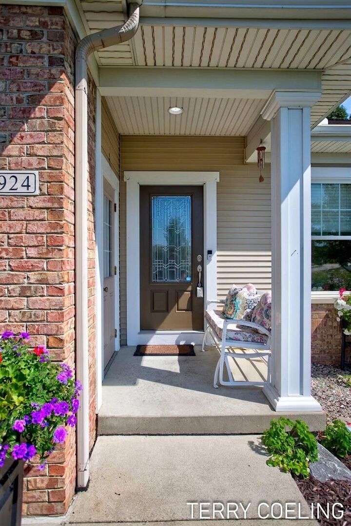 Property Photo: 5924 Elmwood Lake Drive MI 49426