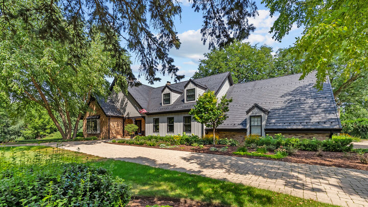 Property Photo:  689 Thompsons Way  IL 60067 