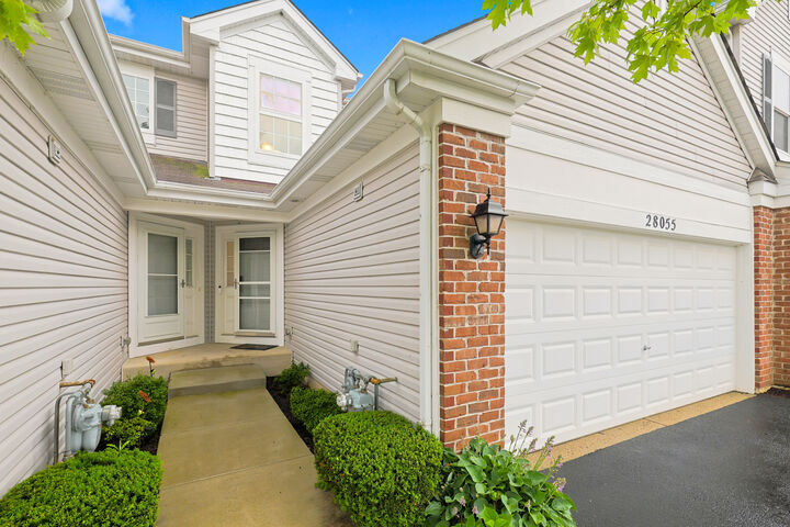 Property Photo:  28055 W Niagara Street 28055  IL 60051 