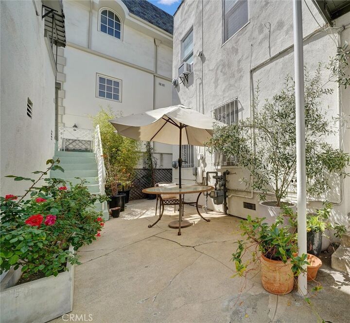 Property Photo: 124 S Elm Drive 9 CA 90212