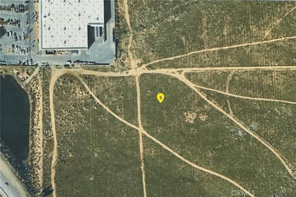 Property Photo:  0 Vic Av Freeway Ave P8  CA 93550 