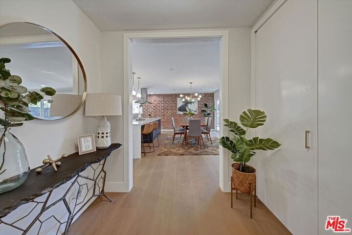Property Photo:  7560 Hollywood Boulevard 106  CA 90046 