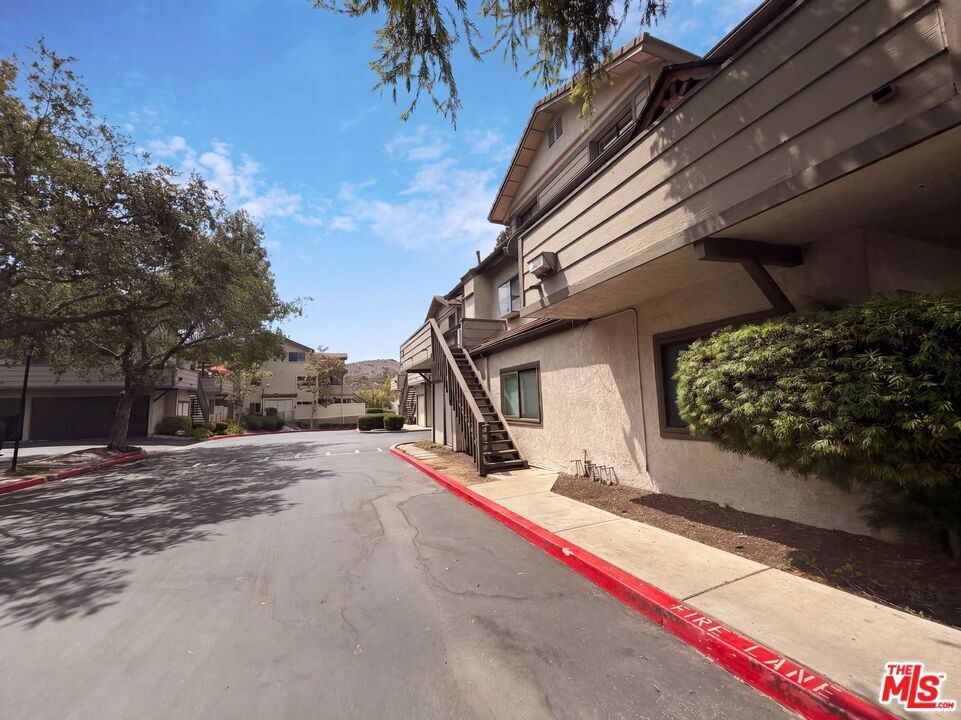 Property Photo:  68 Maegan Place 4  CA 91362 