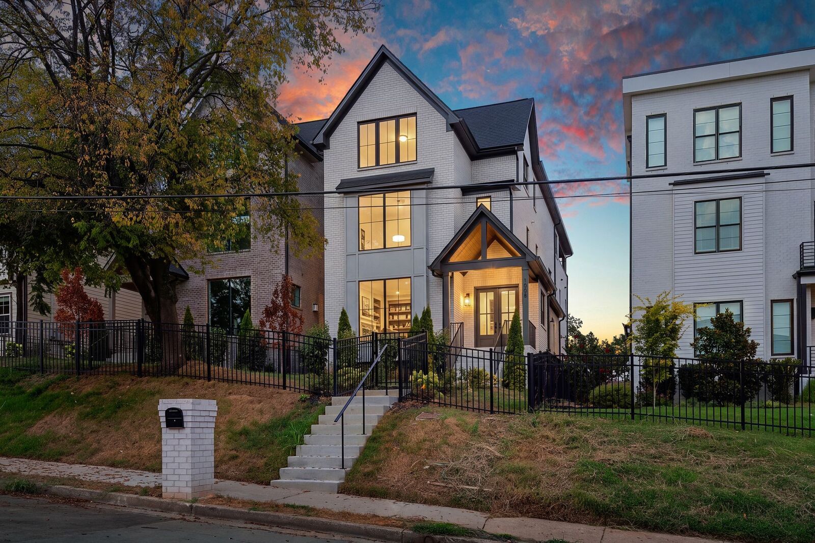 Property Photo:  1008 Argyle Ave  TN 37203 