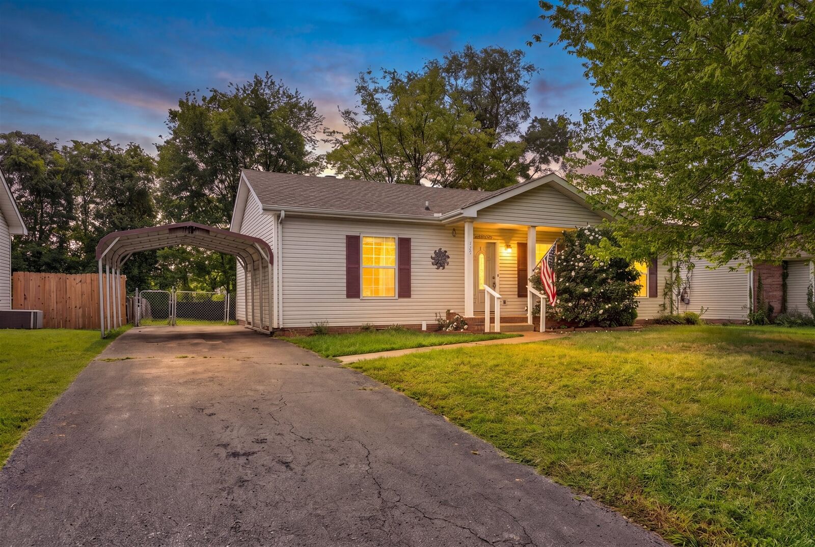 Property Photo: 729 Princeton Cir TN 37042