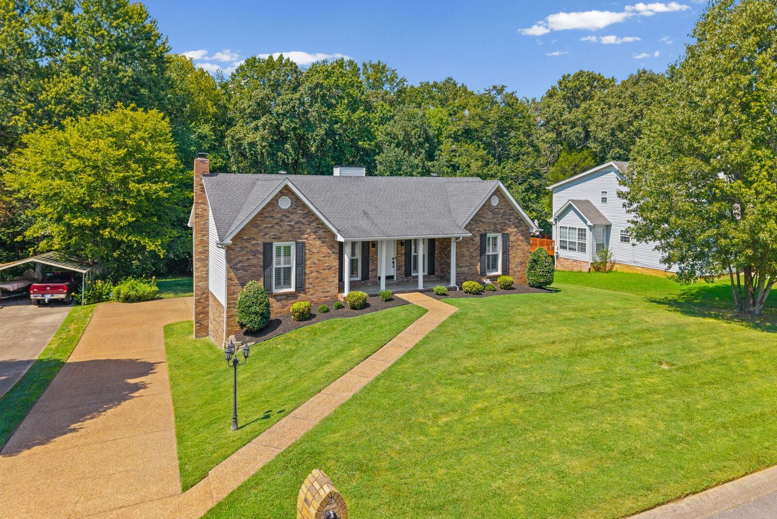 Property Photo:  814 Burton Trl  TN 37010 