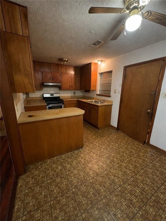 Property Photo: 402 Phoenix Square LA 70403