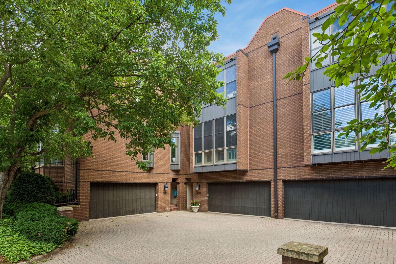 Property Photo: 1220 Mount Curve Avenue MN 55403