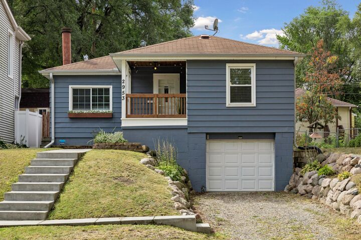 Property Photo:  2953 Ewing Avenue N  MN 55422 