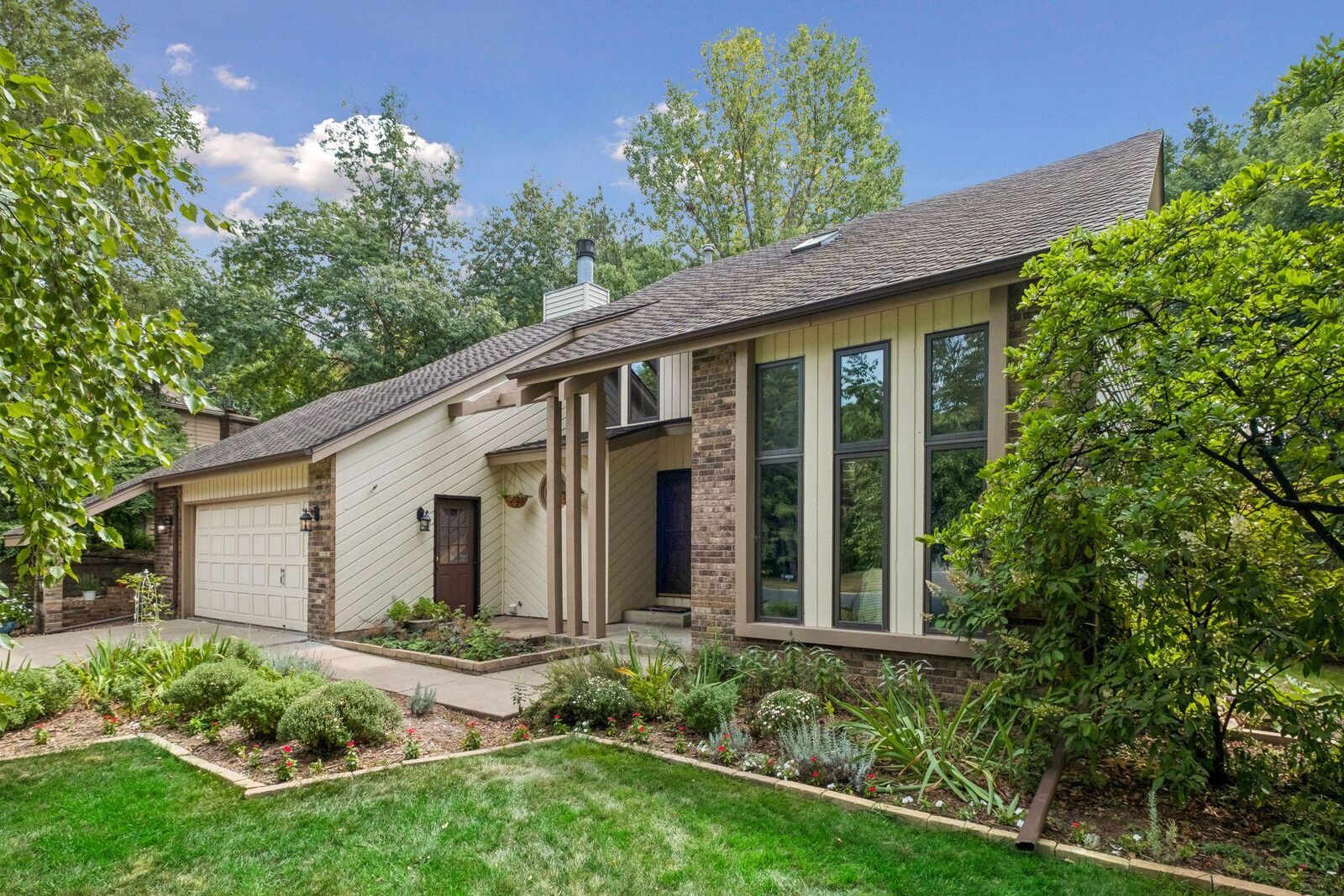 Property Photo:  2248 James Street  MN 55122 