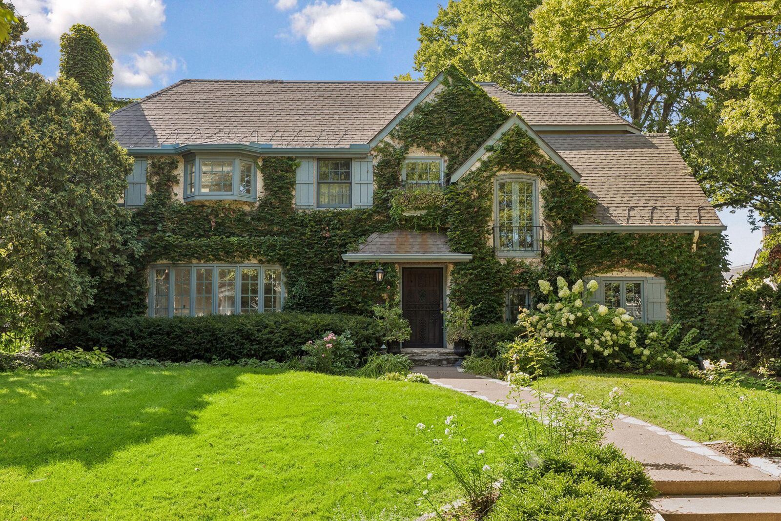 Property Photo: 1930 Knox Avenue S MN 55403