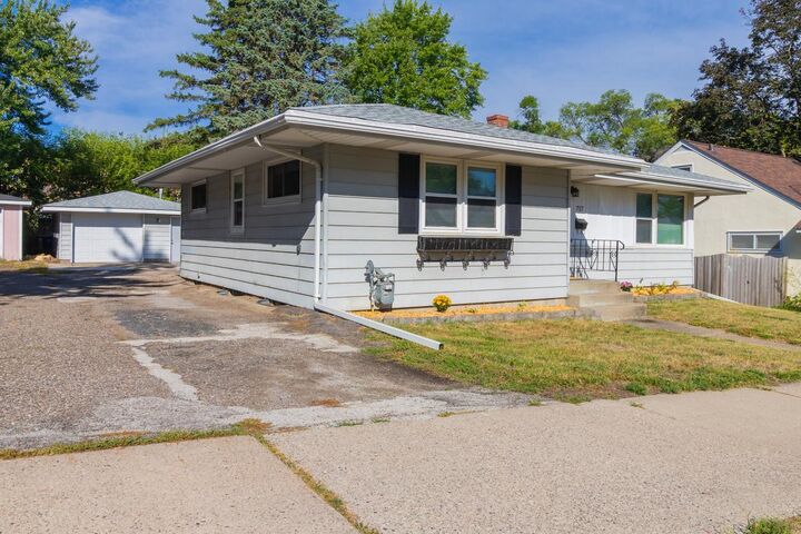 Property Photo:  717 Hall Avenue  MN 55107 