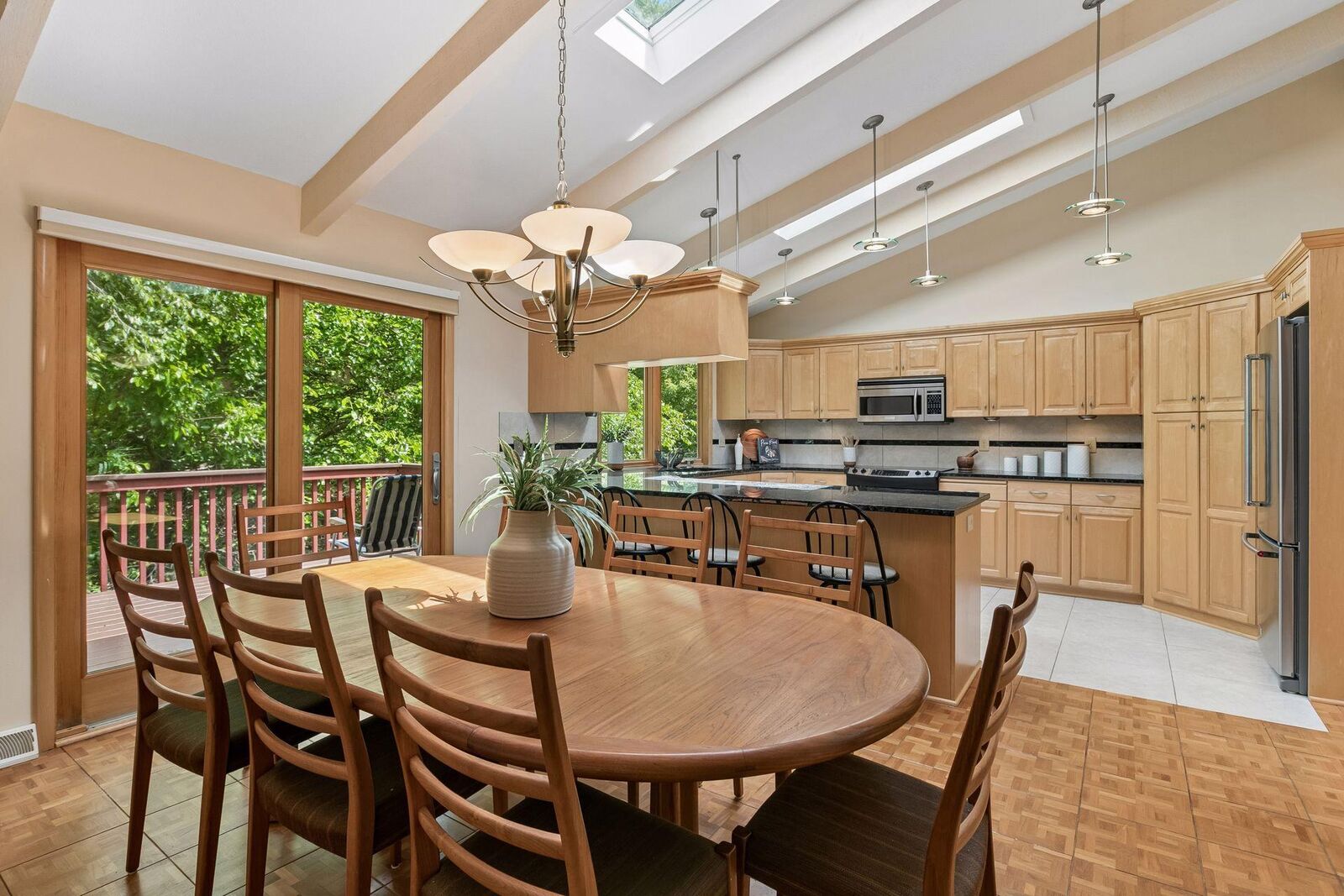 Property Photo:  2700 Kyle Avenue N  MN 55422 