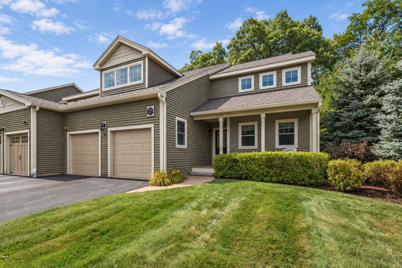 Property Photo:  32 Old Framingham Rd 8  MA 01776 