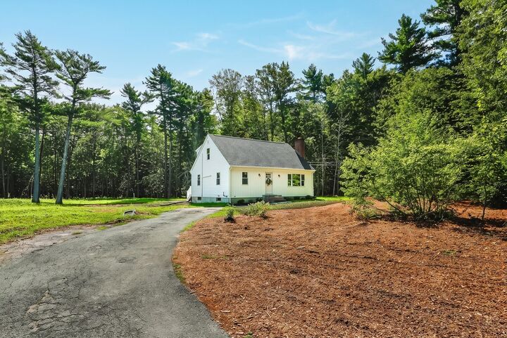 Property Photo:  8 Tabor Ln  MA 02770 