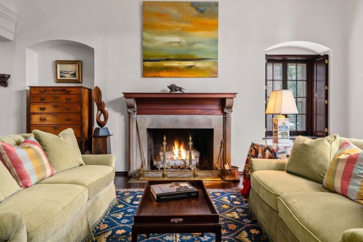 Property Photo: 1 West Hill Place MA 02114