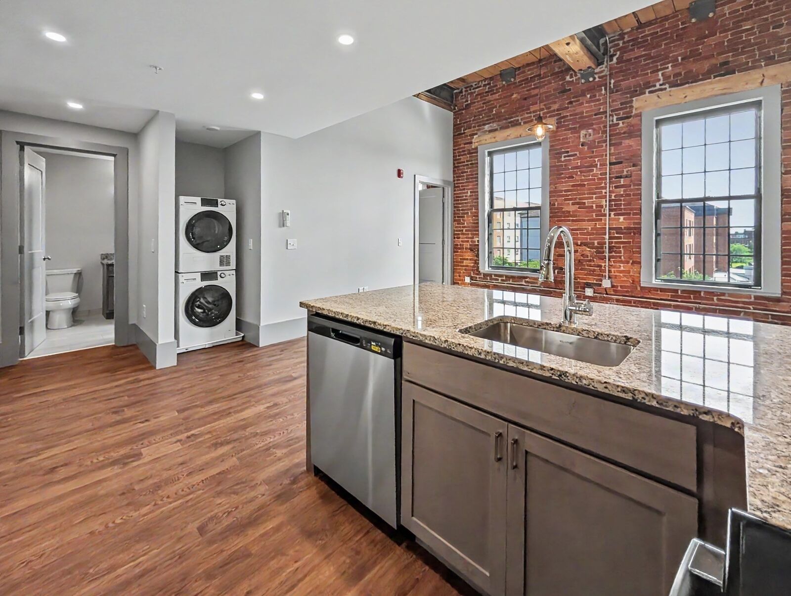 Property Photo:  90 Grove St 408  MA 01605 