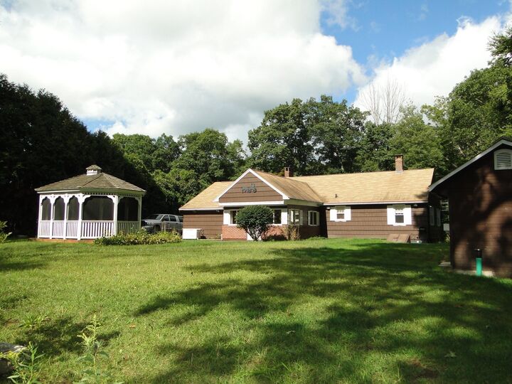 Property Photo:  128 Sutton Road  MA 01570 