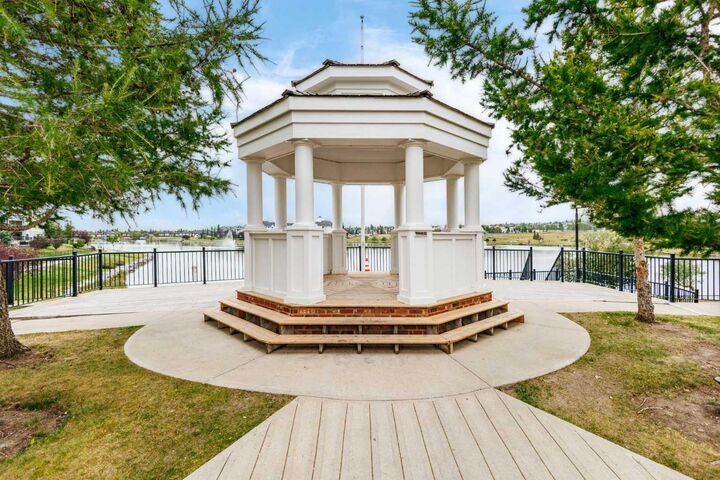 Property Photo:  31 Country Village Manor NE 4301  AB T3K 0T3 