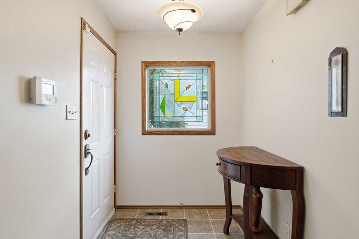 Property Photo:  7 Glenport Road E  AB T4C 1G8 