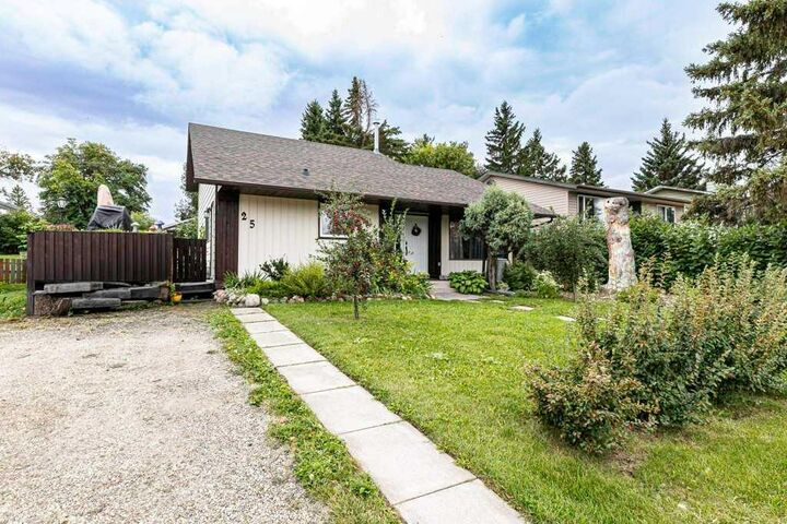 Property Photo: 25 Valley Crescent AB T4S 1L1