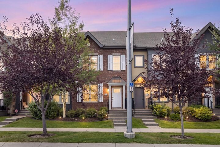 Property Photo:  388 Quarry Park Boulevard SE  AB T2C 5M9 