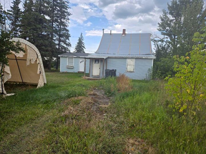 Property Photo:  10111 102 Avenue  AB T0H 2C0 