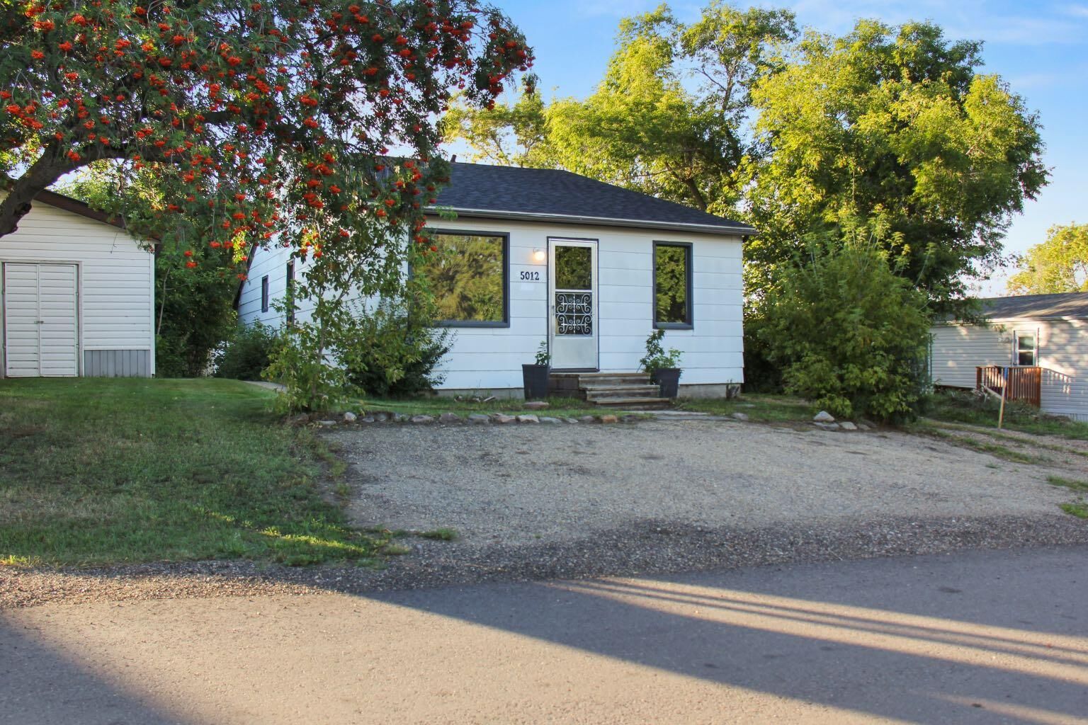 Property Photo:  5012 49 Street  AB T0B 9S9 