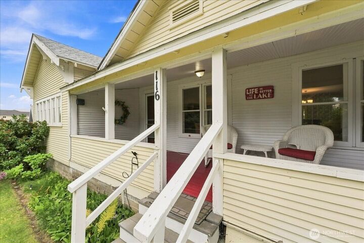 Property Photo:  116 E Farnham Avenue  WA 98816 