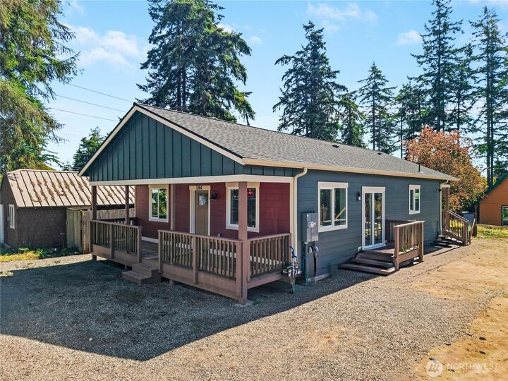 Property Photo:  1261  18th Street  WA 98368 
