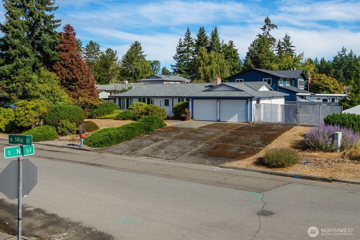 Property Photo:  2205 W 14th St  WA 98363 