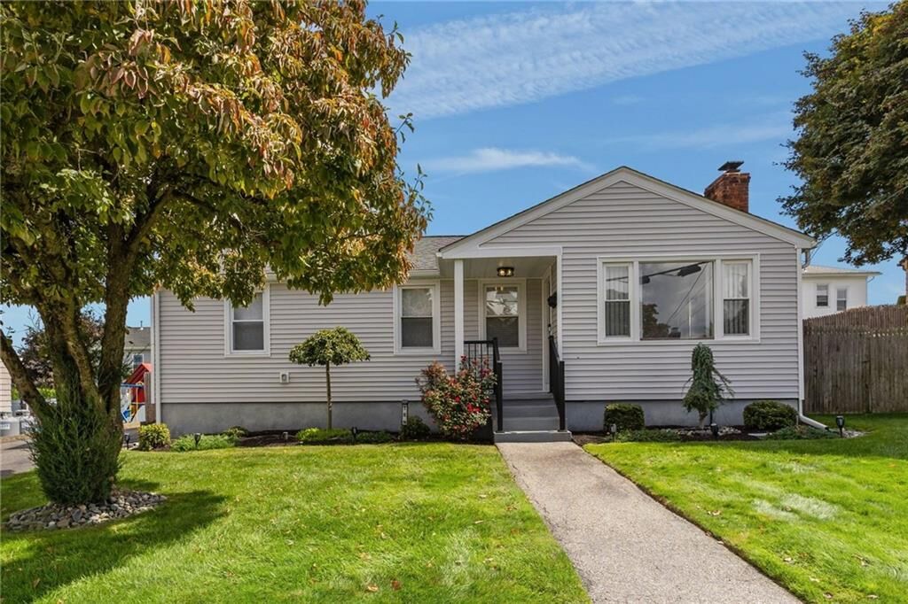 Property Photo:  10 Summit Avenue  RI 02919 
