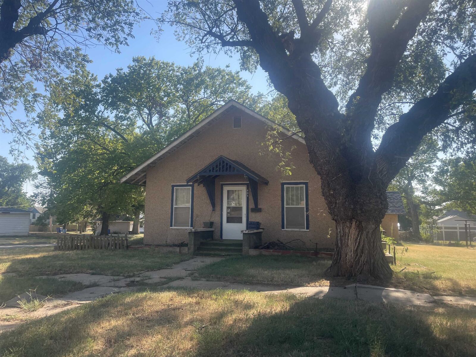 Property Photo:  401 N Blaine  KS 67009 