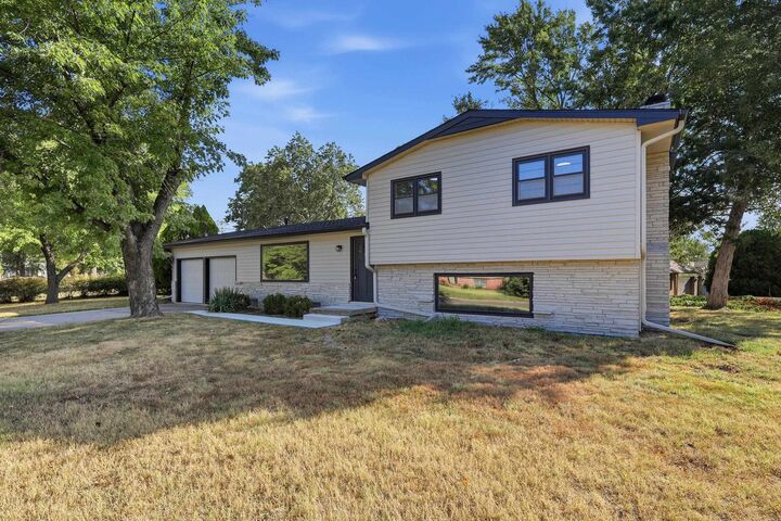 Property Photo: 7424 W 11th St N KS 67212