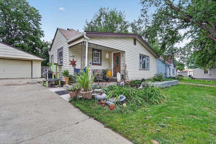 Property Photo: 1517 Moore Street WI 53511