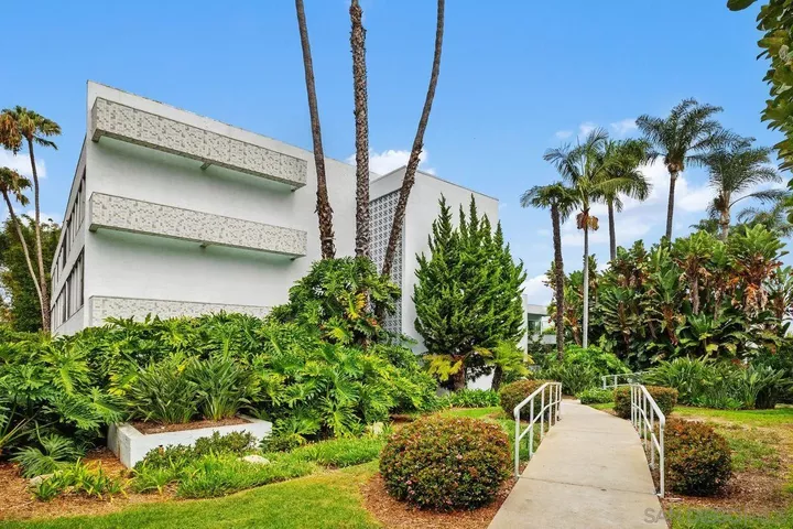 Property Photo:  2368 Torrey Pines Road 66  CA 92037 