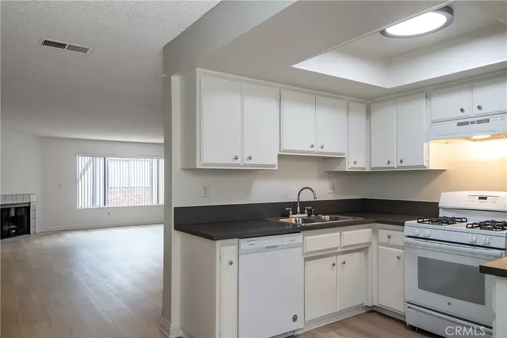 Property Photo: 433 N Louise CA 91206
