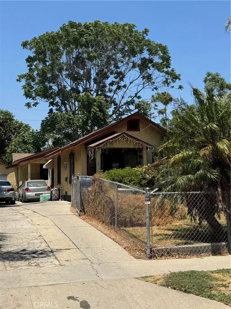 Property Photo:  811 East 113th Street  CA 90059 