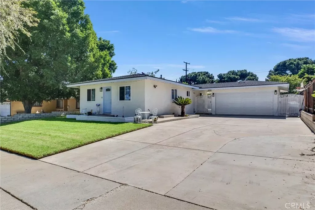 Property Photo: 1134 Redwood CA 92879