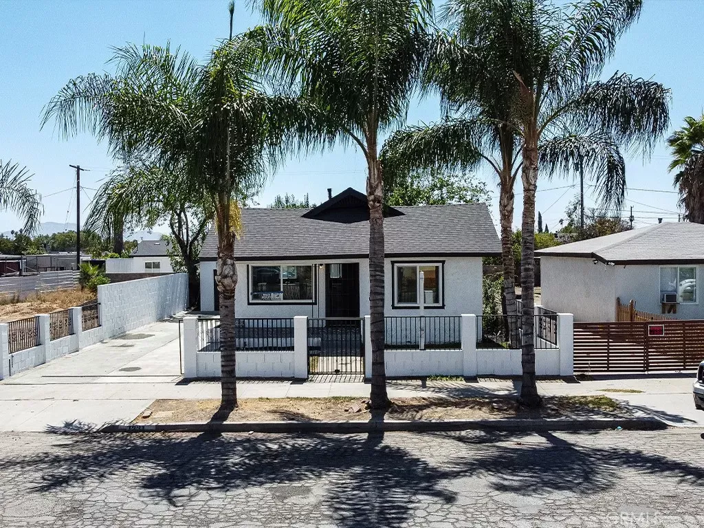Property Photo:  1331 W 11th  CA 92411 