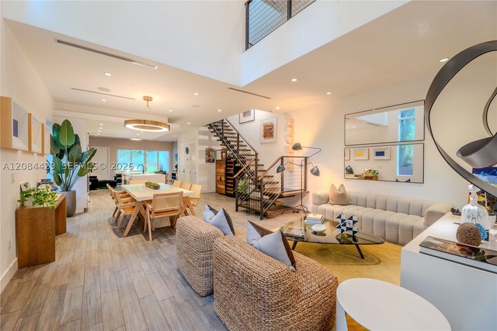 Property Photo:  3167 Gifford Ln 3167  FL 33133 