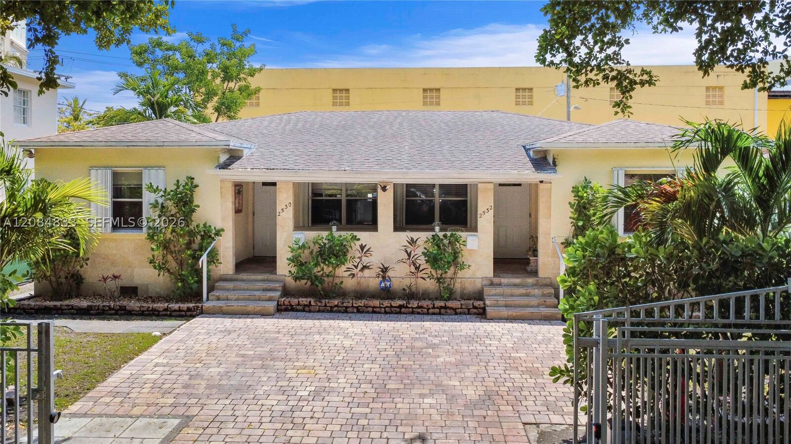 Property Photo:  2532 SW 27th St  FL 33133 
