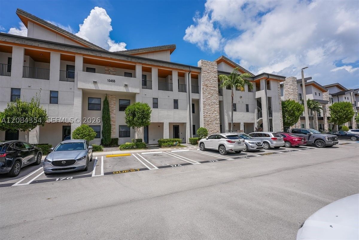 Property Photo:  10455 NW 82nd St 10  FL 33178 