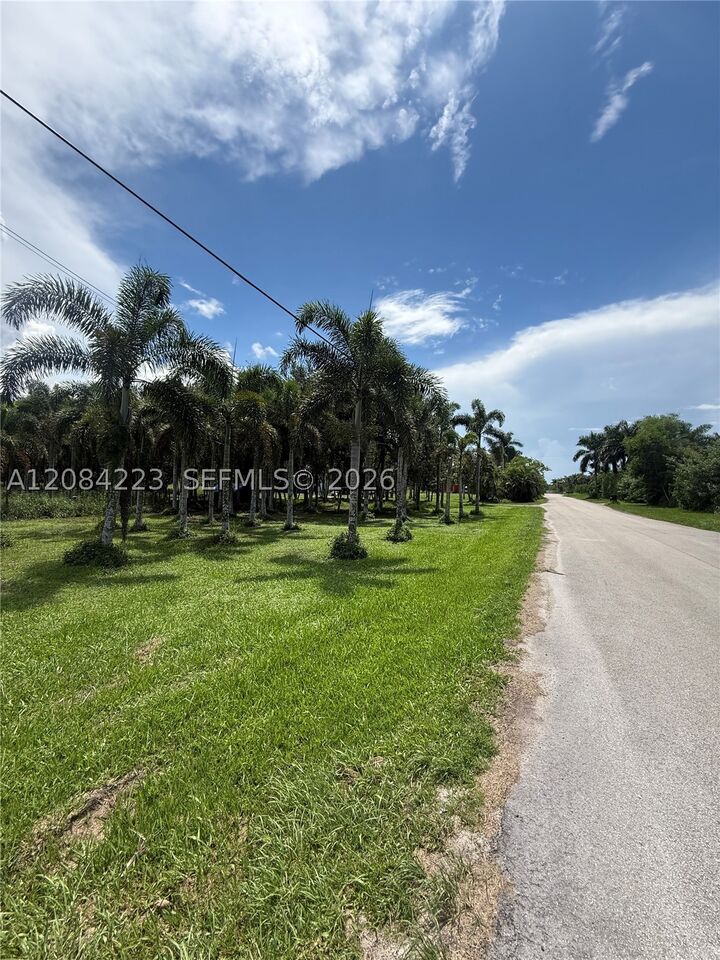 Property Photo:  208 SW 208th Ln  FL 33332 