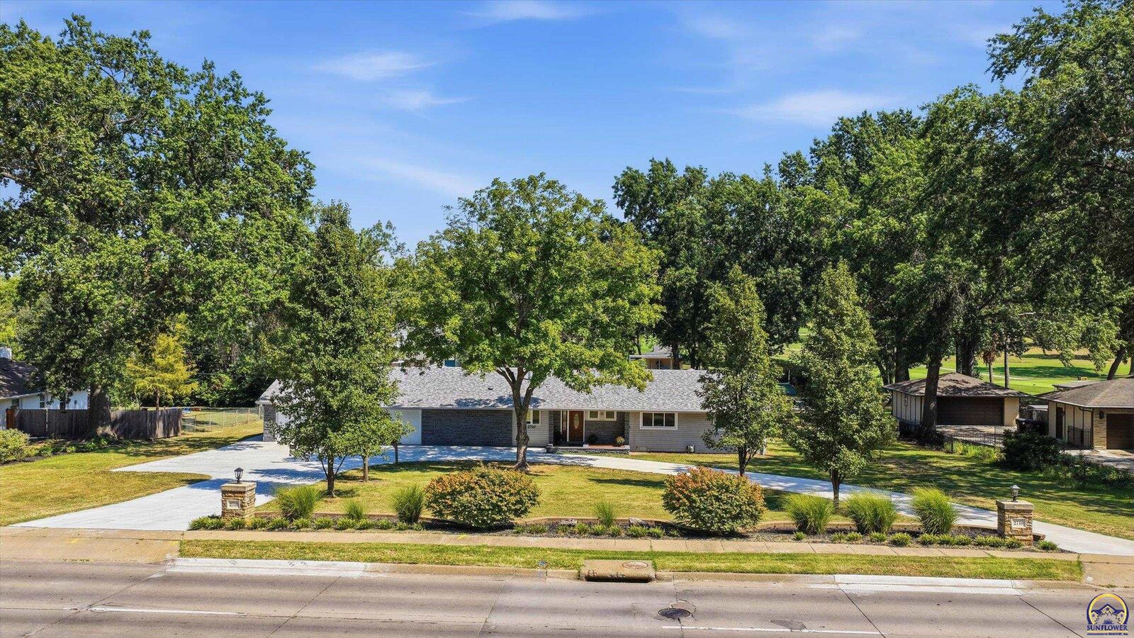 Property Photo:  2710 SW Burlingame Rd  KS 66611 