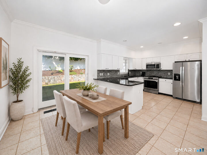 Property Photo:  806 Hope Street 1  CT 06907 