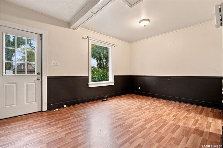 Property Photo:  320 J Avenue N  SK S7L 2K2 