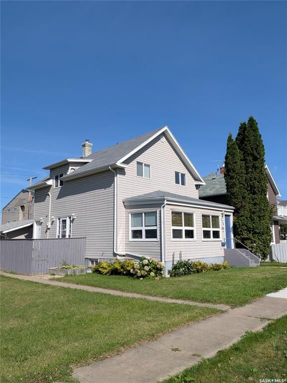 Property Photo:  436 12th Street W  SK S6V 3B8 