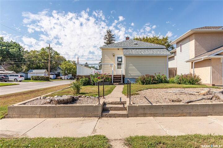 Property Photo: 1002 Wolfe Avenue SK S6H 1J7